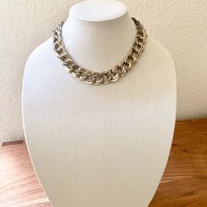 Fashion gold chunky necklace.
